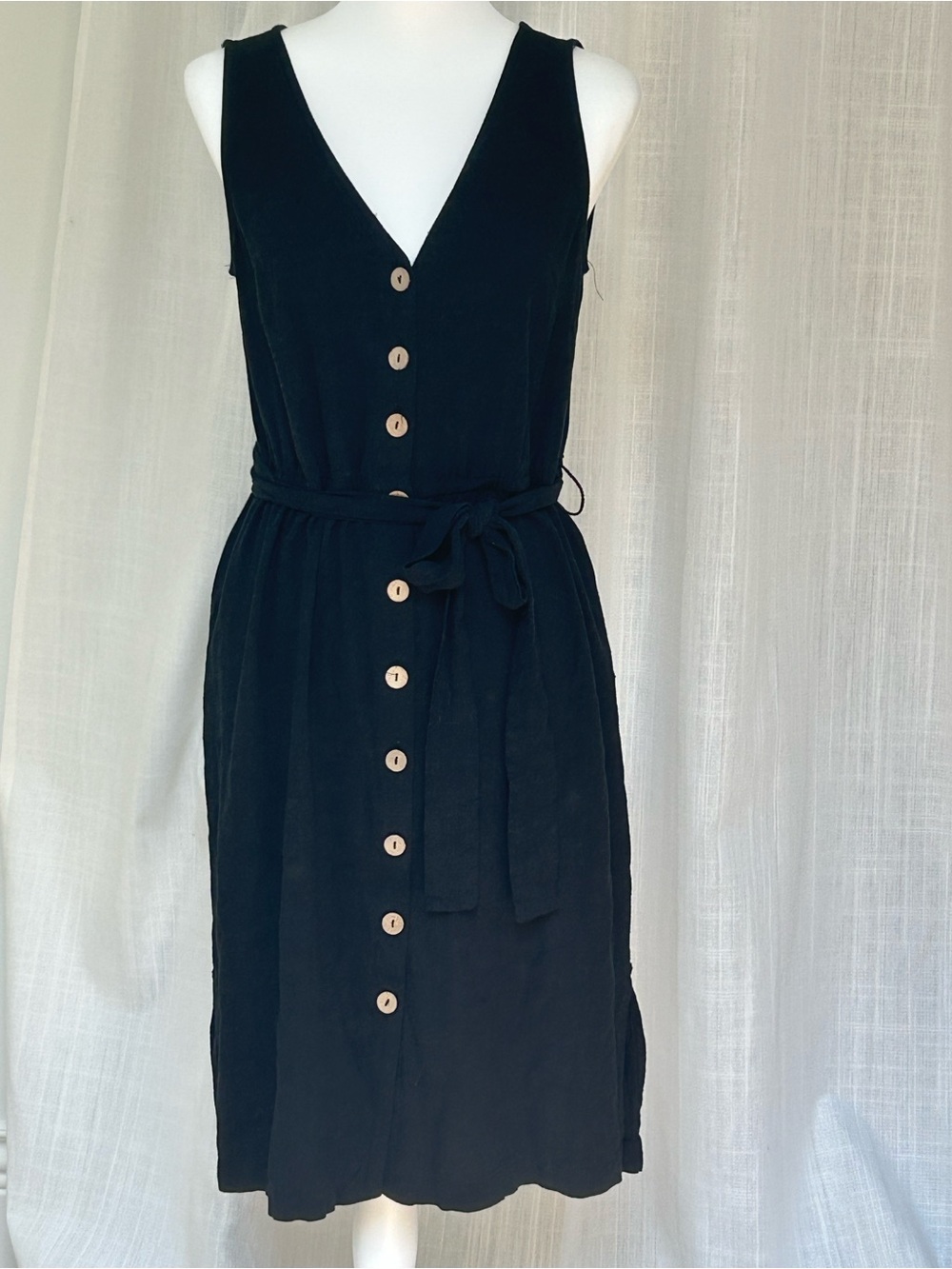 LINEN Classic Sleeveless Black Button-Front V-Neck Dress with Tie Waist